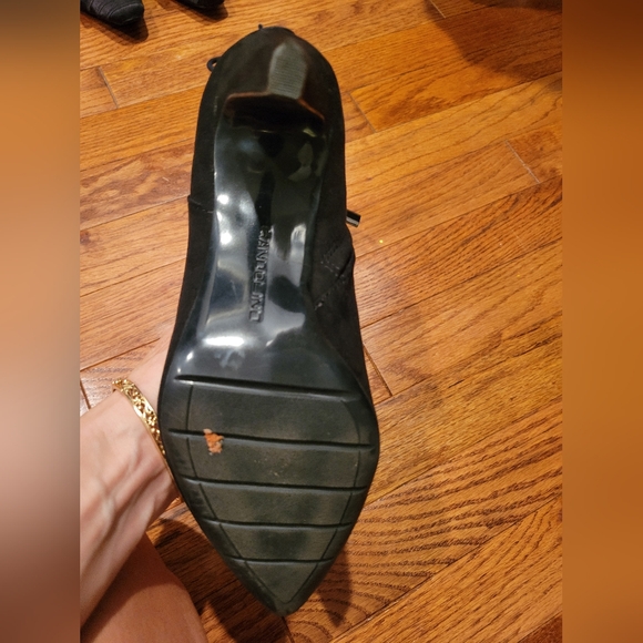 Cute suede booties with back ties. - Picture 4 of 6